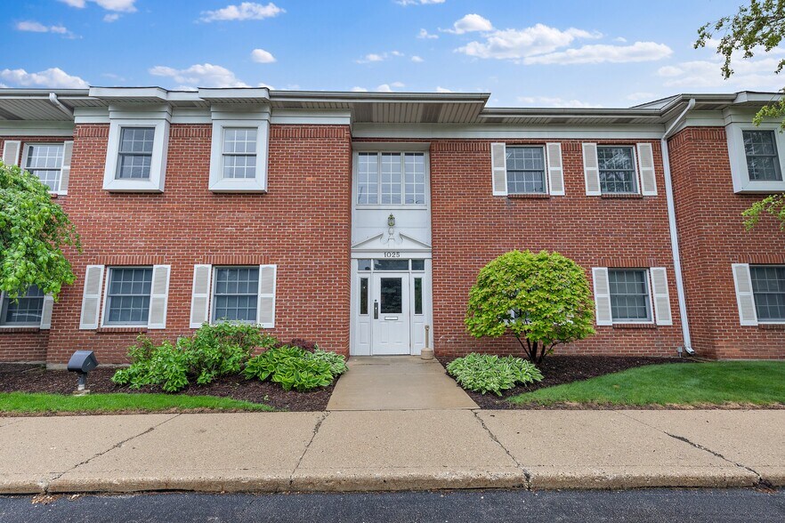 1015-1025 W Wise Rd, Schaumburg, IL à vendre - Photo de l’immeuble – Image 1 sur 21