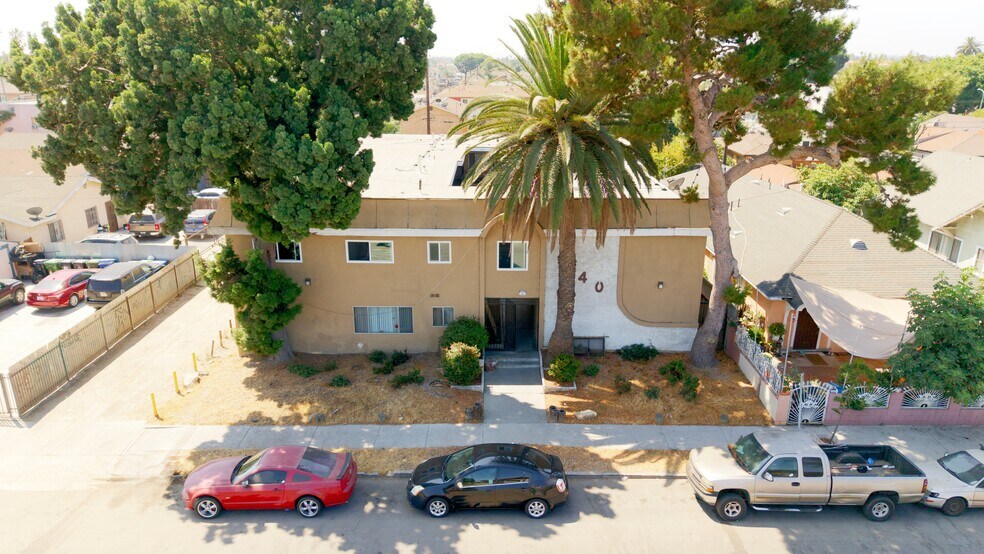 240 E 60th St, Los Angeles, CA à vendre - Photo de l’immeuble – Image 2 sur 8