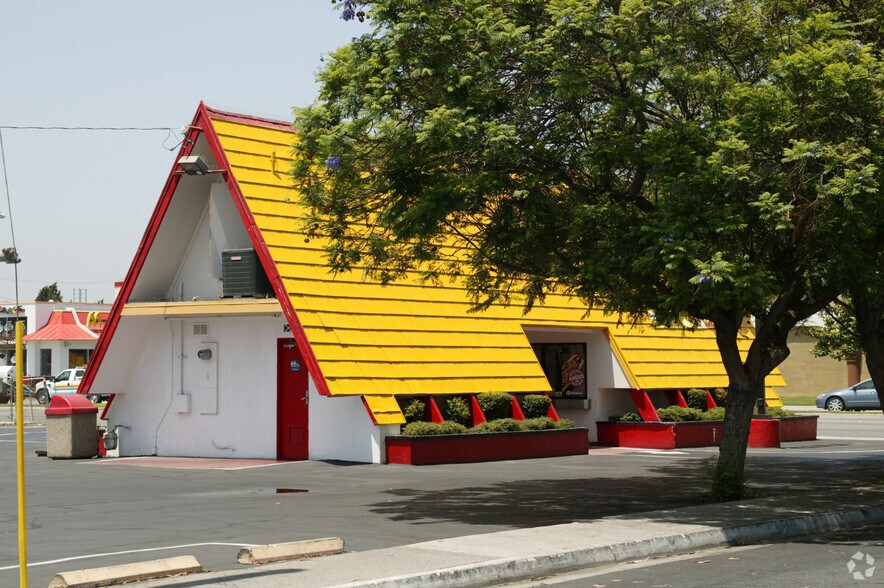 12056 Carson St, Hawaiian Gardens, CA à vendre - Photo de l’immeuble – Image 2 sur 10