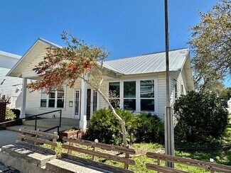 Plus de détails pour 490 2nd St, Cedar Key, FL - Local d’activités à vendre
