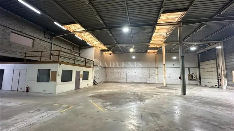 Local d’activités dans Noisy-le-Sec à louer - Photo de l’immeuble – Image 2 sur 10