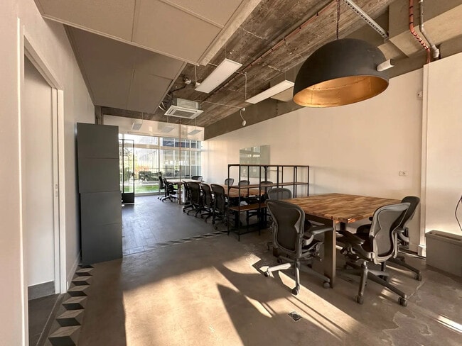 Plus de détails pour 11 Quai Du Président Paul Doumer, Courbevoie - Bureau à vendre