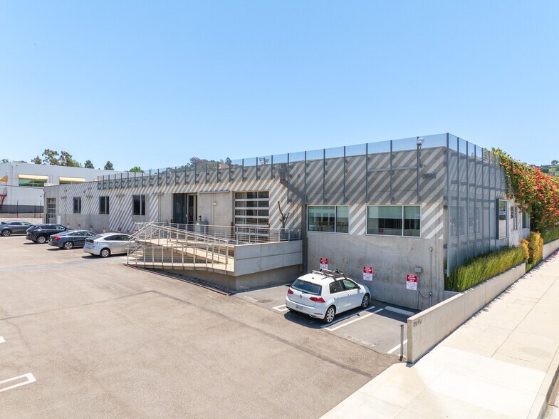 3640 Holdrege Ave, Los Angeles, CA à louer - Photo de l’immeuble – Image 2 sur 7