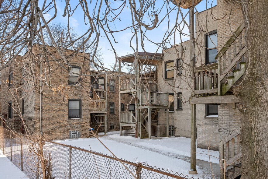 414 E 76th St, Chicago, IL à vendre - Photo de l’immeuble – Image 3 sur 6