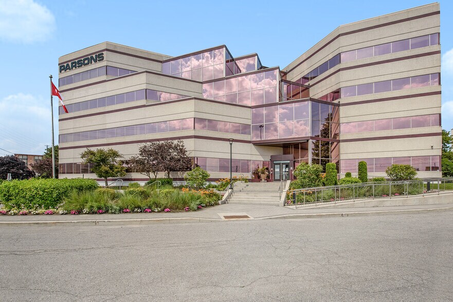 1223 Michael St, Gloucester, ON à louer - Photo de l’immeuble – Image 1 sur 12