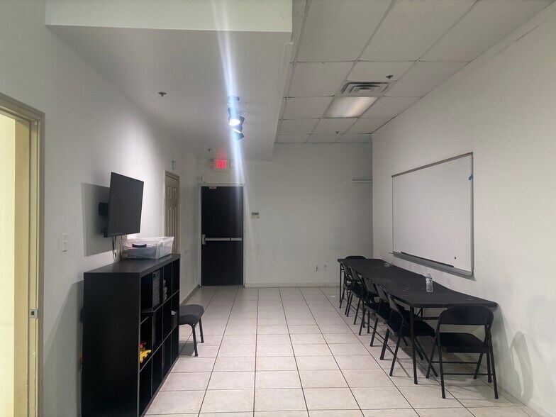 3300-3350 S Watson Rd, Arlington, TX à vendre - Photo intérieure – Image 2 sur 6