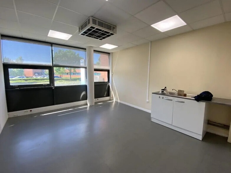 Bureau dans Bois-Guillaume à louer - Photo intérieure – Image 2 sur 5