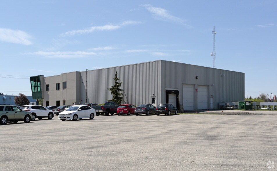 200 Bathurst Dr, Waterloo, ON à vendre - Photo de l’immeuble – Image 2 sur 2