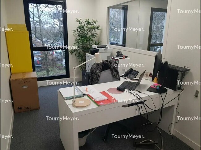 Plus de détails pour Bureau à louer