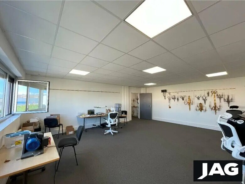 Local d’activités dans Décines-Charpieu à louer - Photo intérieure – Image 3 sur 10