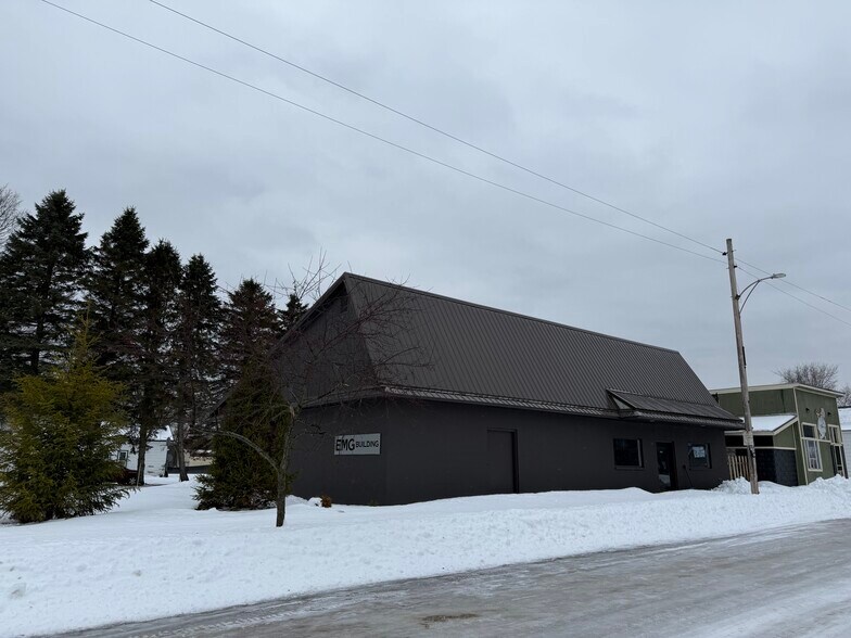 14821 Thompson Ave, Thompsonville, MI à vendre - Photo de l’immeuble – Image 3 sur 5