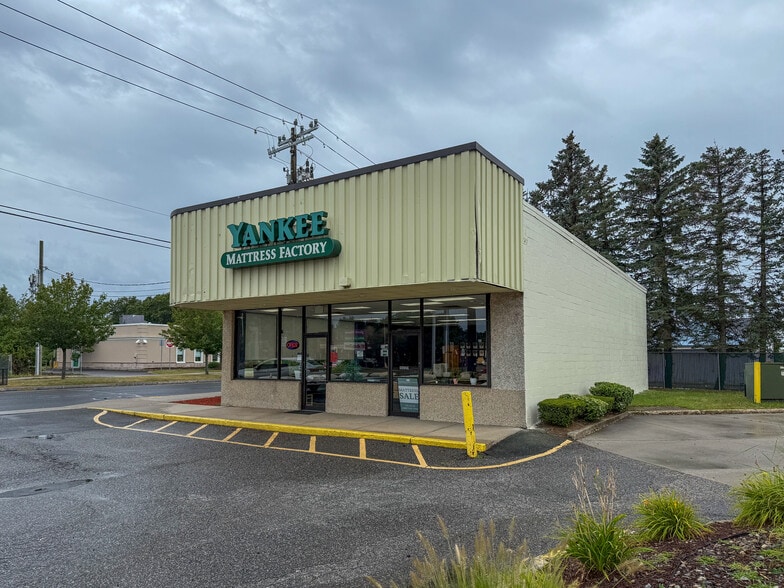 1376 Boston Rd, Springfield, MA à louer - Photo de l’immeuble – Image 2 sur 4
