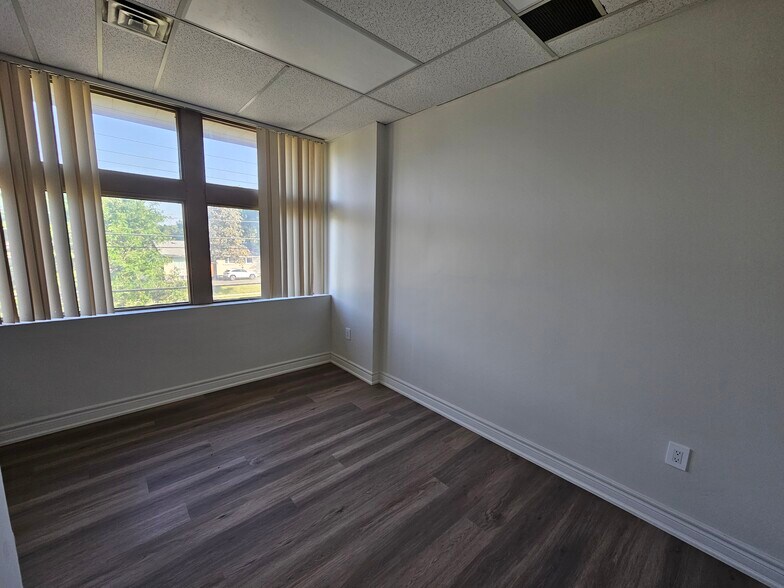 3850 Finch Ave, Toronto, ON à louer - Photo de l’immeuble – Image 3 sur 4