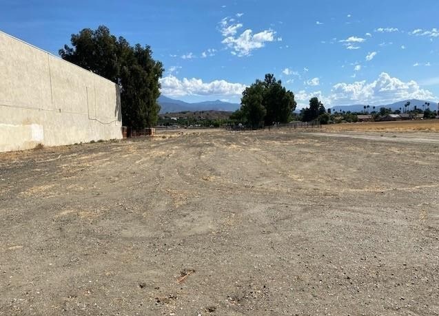 608 N San Jacinto St, Hemet, CA à vendre - Photo de l’immeuble – Image 3 sur 11