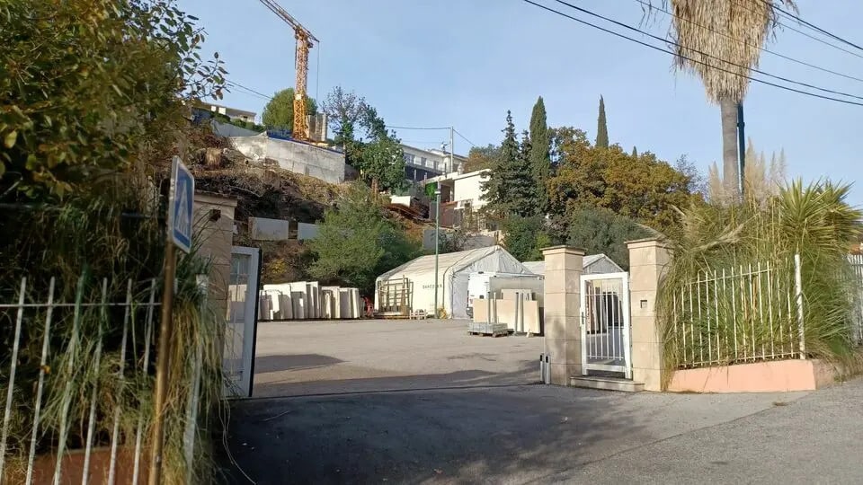 Terrain dans Nice à louer - Photo de l’immeuble – Image 1 sur 4