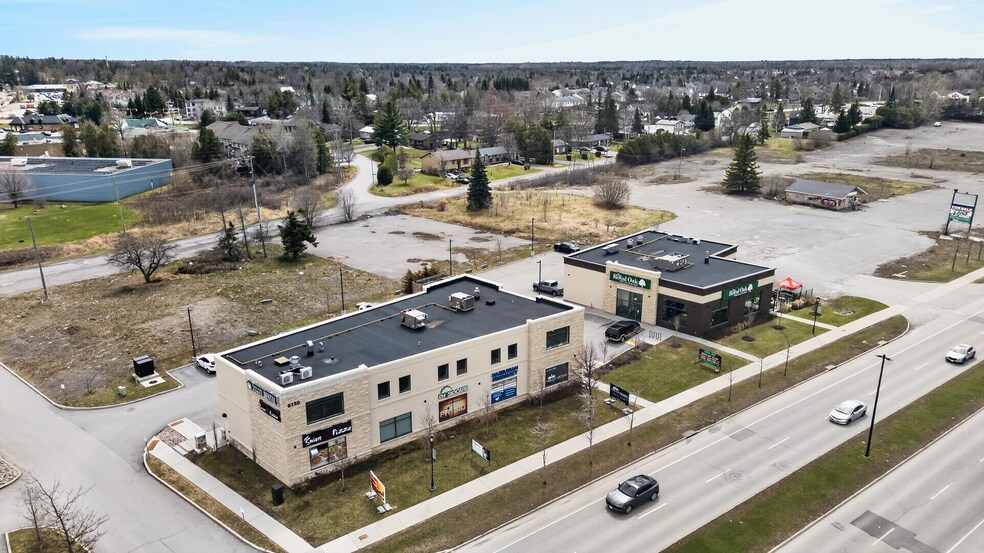 Hazeldean Square portefeuille de 2 biens à vendre sur LoopNet.fr - Photo de l’immeuble – Image 3 sur 35