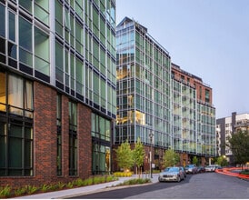624 Yale Ave N, Seattle, WA à louer Photo de l’immeuble– Image 2 sur 7