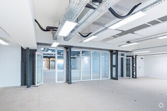 22-32 Rue De Clignancourt, Paris à louer Photo intérieure– Image 2 sur 6