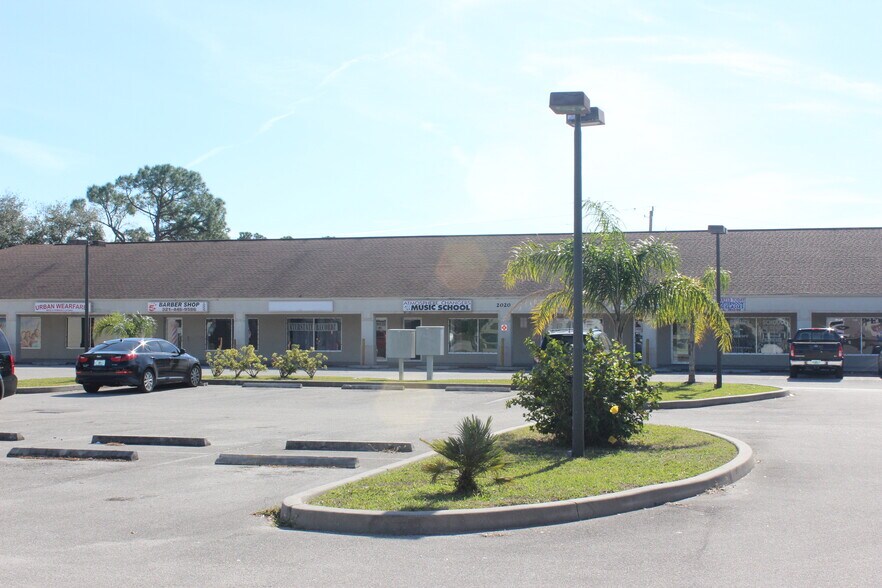 2020 Palm Bay Rd NE, Palm Bay, FL à vendre - Photo de l’immeuble – Image 3 sur 12