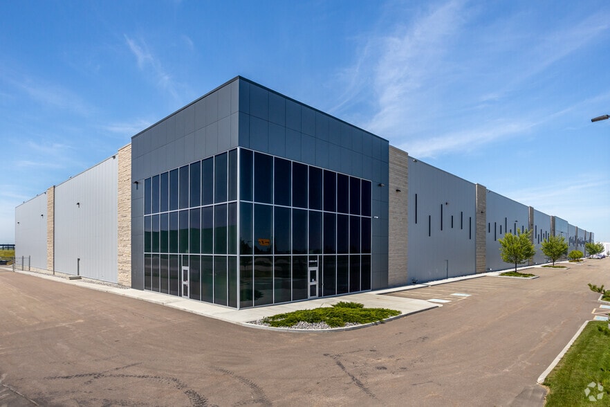 1535 39 Ave, Nisku, AB à louer - Photo principale – Image 1 sur 2