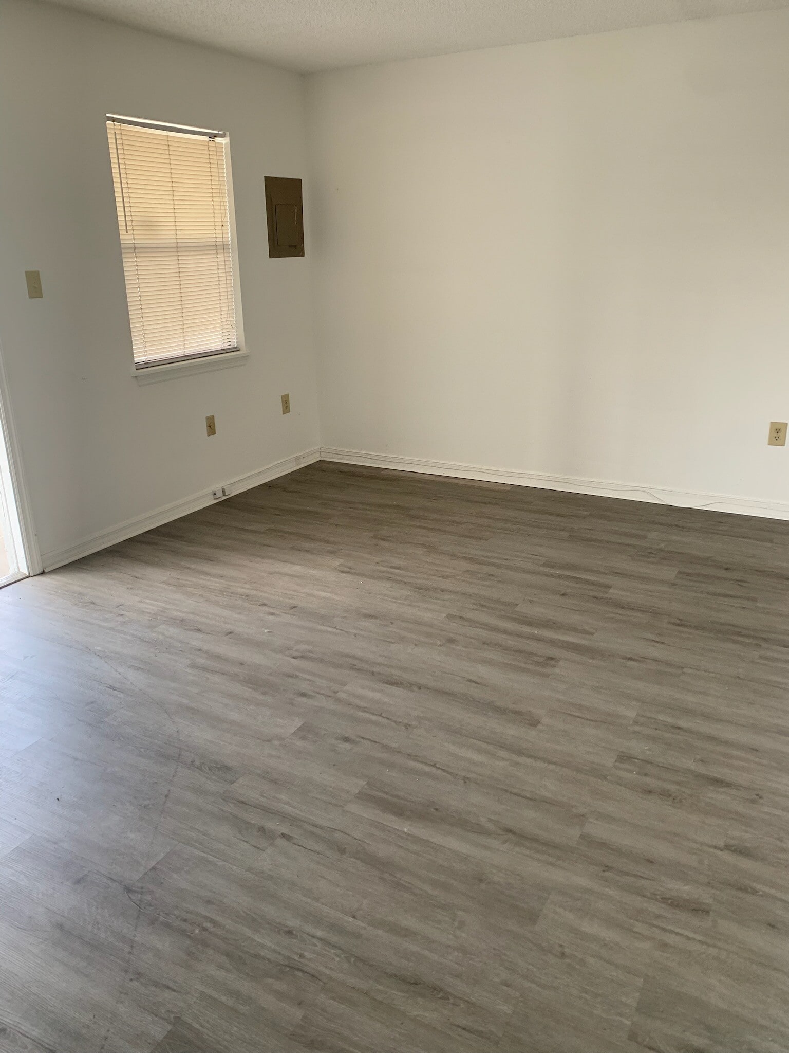 655 W Fulton St, Sanford, FL à louer Photo intérieure– Image 1 sur 6