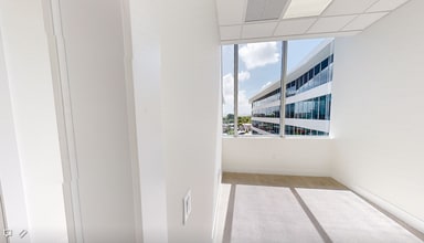 850 NW 42nd Ave, Miami, FL à louer Photo intérieure– Image 2 sur 5