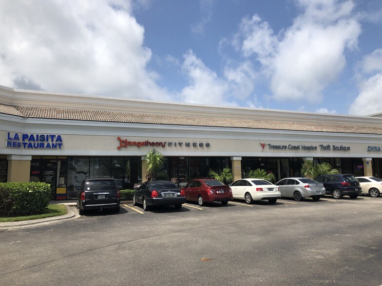 870-912 SW Saint Lucie West Blvd, Port Saint Lucie, FL à louer - Photo de l’immeuble – Image 3 sur 5