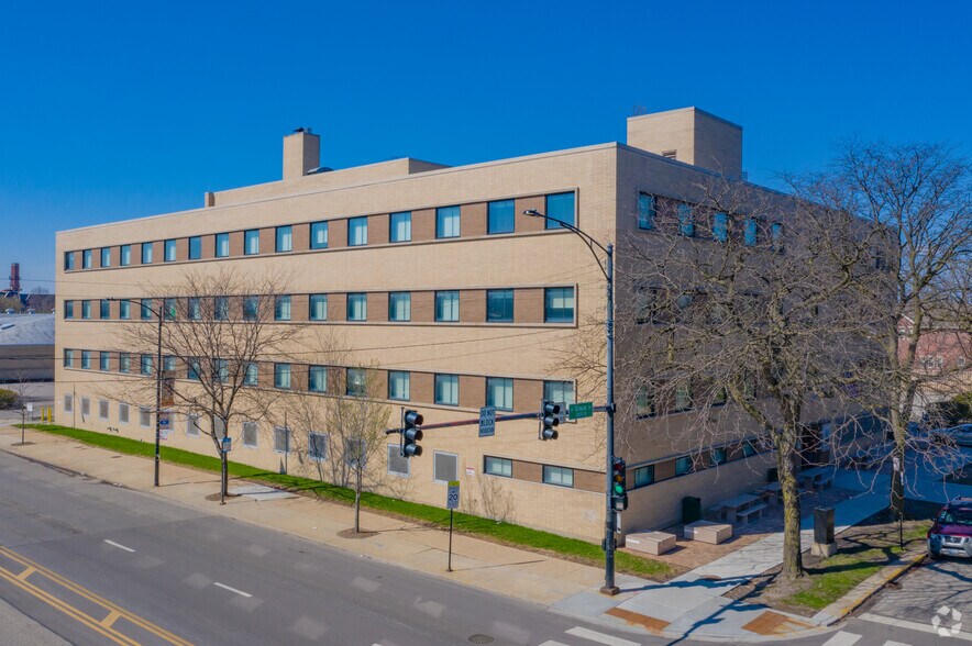 2401 W Grace St, Chicago, IL à louer - Photo de l’immeuble – Image 3 sur 13