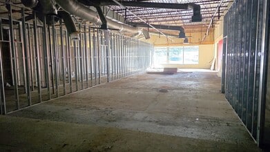 185 Middle Tpke W, Manchester, CT à louer Photo intérieure– Image 2 sur 2