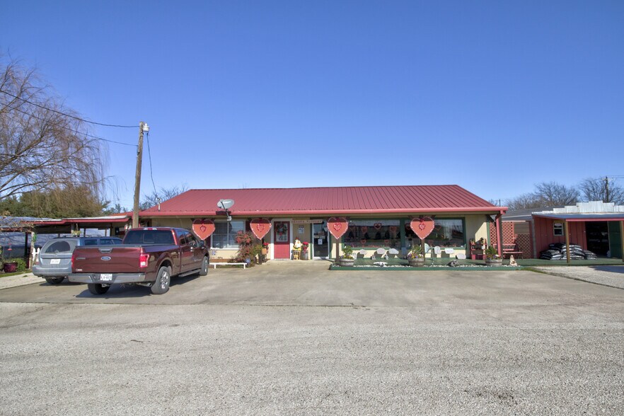 617 W Main St, Whitesboro, TX à vendre - Photo de l’immeuble – Image 2 sur 36