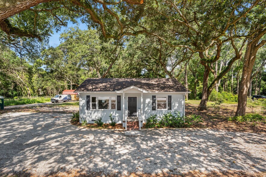 Miller Dr and Sams Point Rd Properties portefeuille de 3 biens à vendre sur LoopNet.fr - Photo principale – Image 3 sur 3