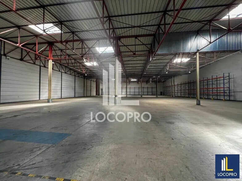 Industriel/Logistique dans Avignon à louer - Photo de l’immeuble – Image 3 sur 7