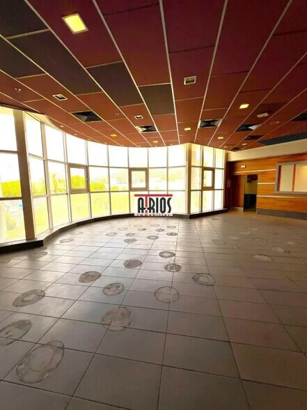 Local d'activités dans La Valette-du-Var à vendre - Photo de l’immeuble – Image 2 sur 16