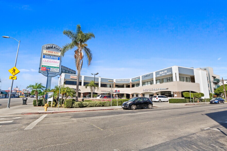 11901 Santa Monica Blvd, Los Angeles, CA à louer - Photo de l’immeuble – Image 3 sur 8