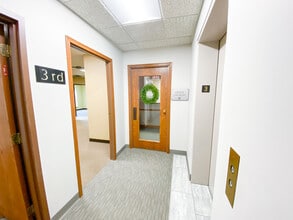 1121 E Main St, St Charles, IL à louer Photo intérieure– Image 1 sur 11