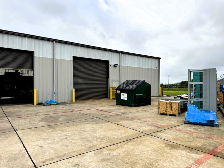 4804 Railroad St, Deer Park, TX à louer - Photo de l’immeuble – Image 3 sur 6