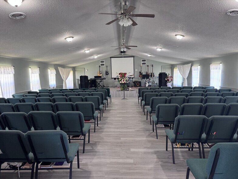 307 Acker St, Magnolia, TX à vendre - Photo intérieure – Image 2 sur 6