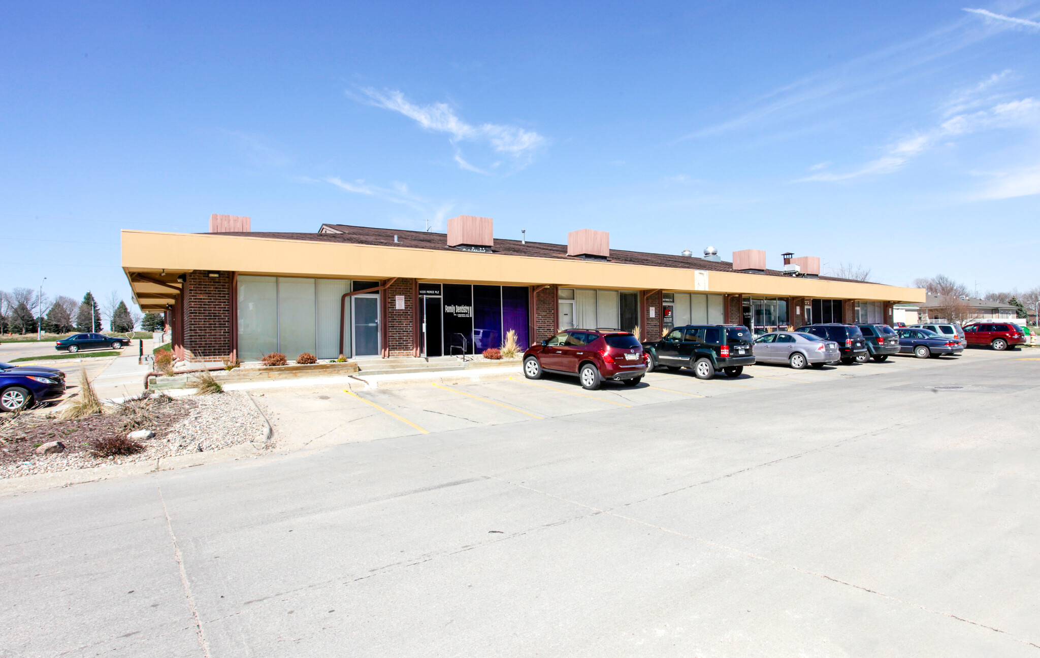 14202-14238 Pierce Plz, Omaha, NE à louer Photo principale– Image 1 sur 2