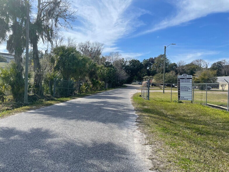 159 N Central Ave, Oviedo, FL à louer - Photo de l’immeuble – Image 2 sur 6