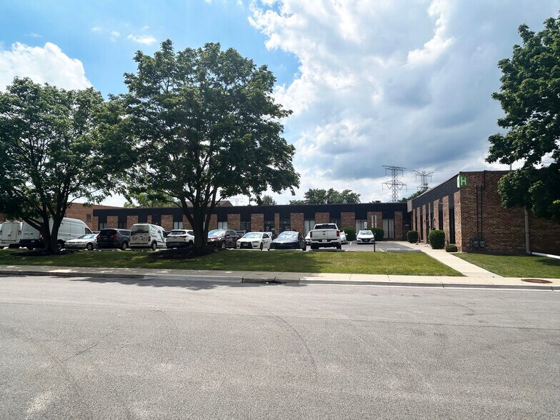 400-490 Bonnie Ln, Elk Grove Village, IL à louer - Photo de l’immeuble – Image 2 sur 13