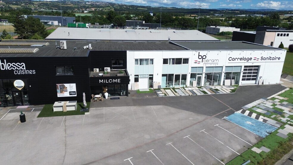 325 Rue Roland Garros, Andrézieux-Bouthéon à louer - Photo de l’immeuble – Image 1 sur 8