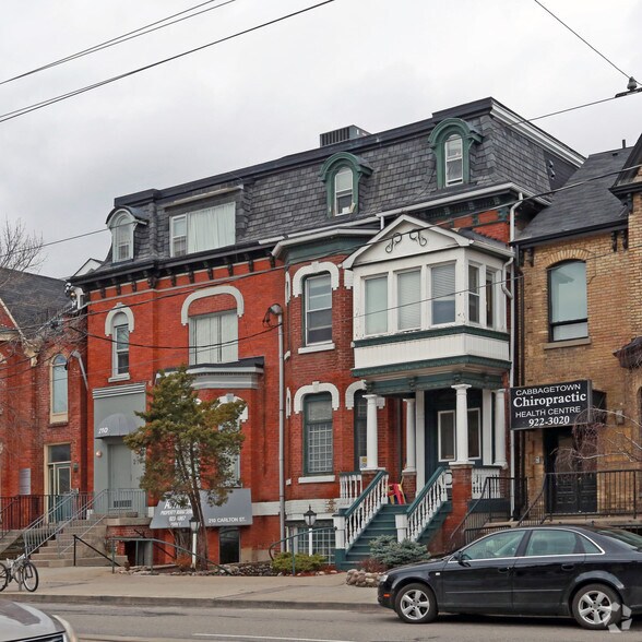 210 Carlton St, Toronto, ON à vendre - Photo de l’immeuble – Image 2 sur 2
