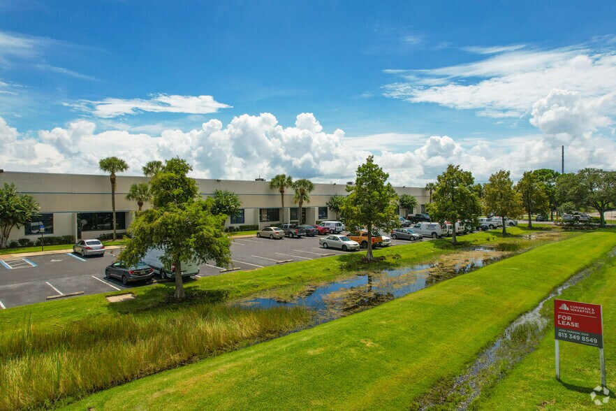 602-624 S Ware Blvd, Tampa, FL à louer - Photo de l’immeuble – Image 3 sur 6
