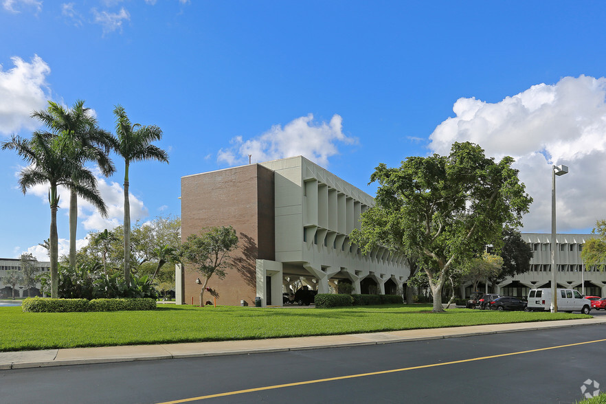 5000 T Rex Ave, Boca Raton, FL à louer - Photo principale – Image 1 sur 19