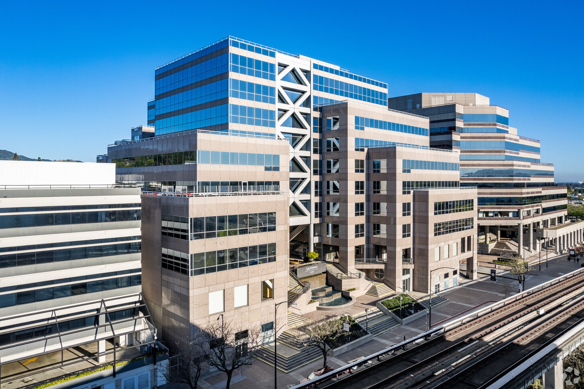 2121 N California Blvd, Walnut Creek, CA à louer Photo principale– Image 1 sur 6