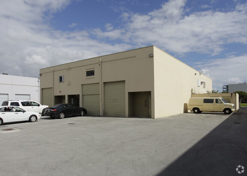 2450 W 82nd St, Hialeah, FL à vendre - Photo de l’immeuble – Image 3 sur 16