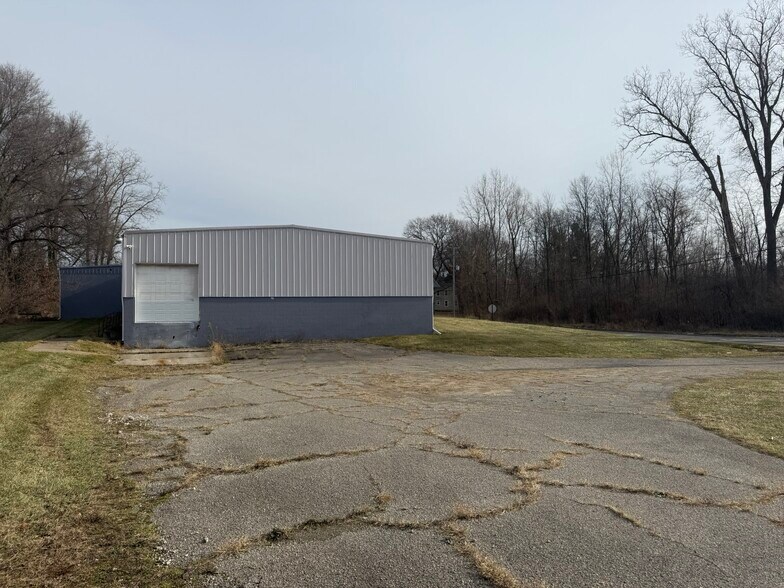 5012 Page Ave, Jackson, MI à vendre - Photo de l’immeuble – Image 2 sur 10