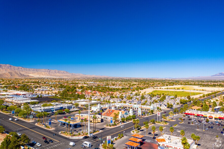 3205-3211 N Tenaya Way, Las Vegas, NV à louer - Photo de l’immeuble – Image 2 sur 2