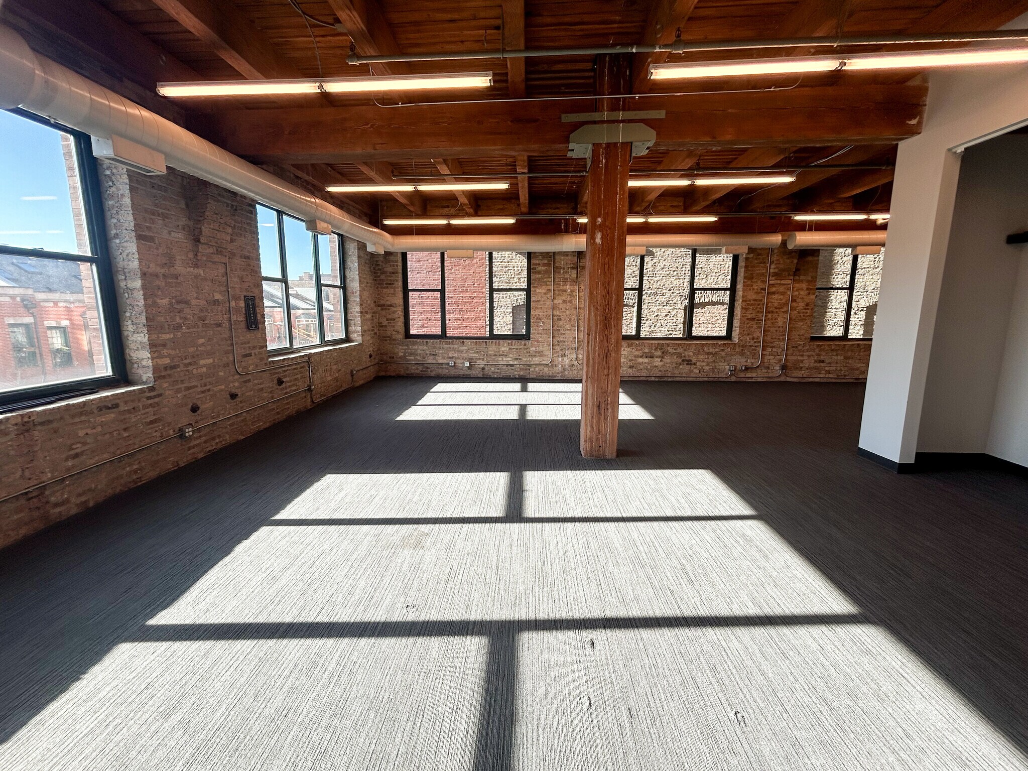 770 N Halsted St, Chicago, IL à louer Photo de l’immeuble– Image 1 sur 5