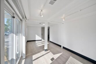 4740 N 42nd Ave, Golden Valley, MN à louer Photo intérieure– Image 1 sur 5